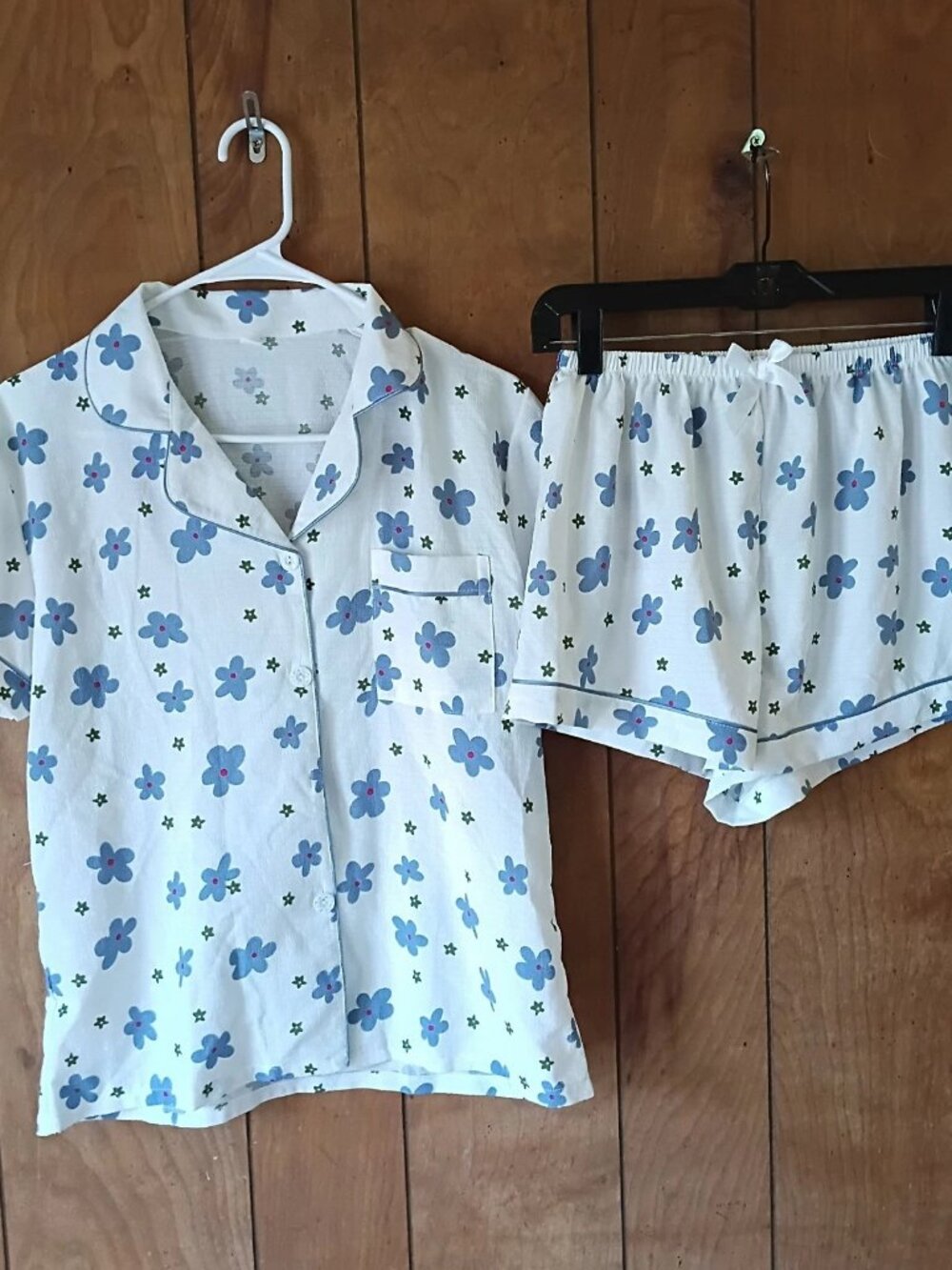 Women’s Pajama Set Size S White Blue Floral Button Up Shirt Shorts Sleepwear
